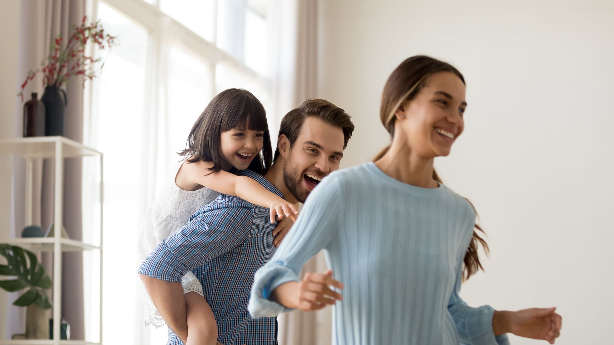 Família sorrindo.