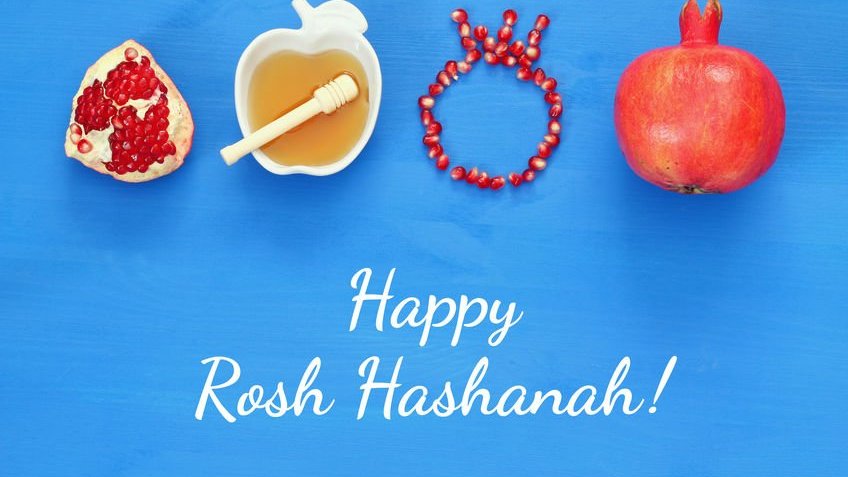 Alimentos e Happy Rosh Hashanah escrito embaixo
