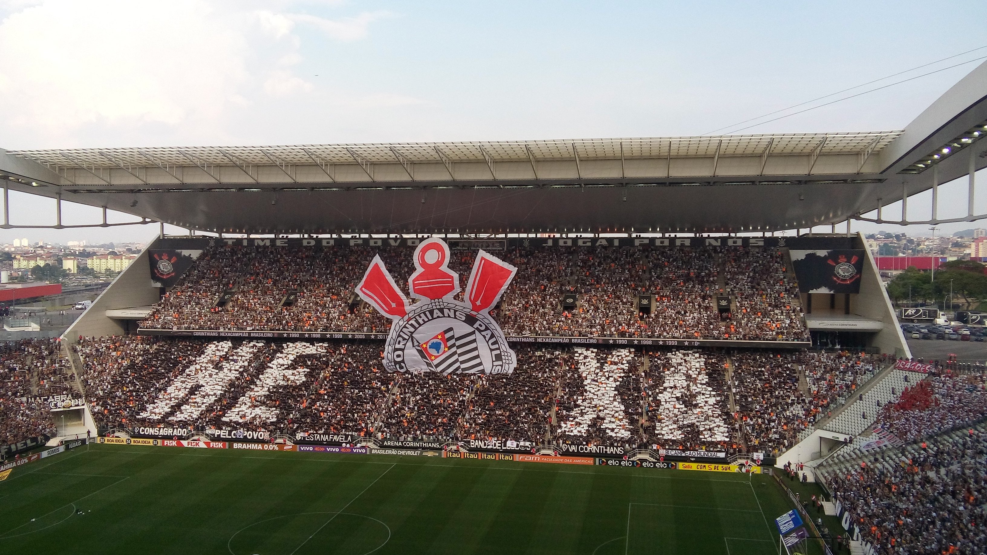Foto de arquibancada de estádio de futebol da torcida do Corinthians