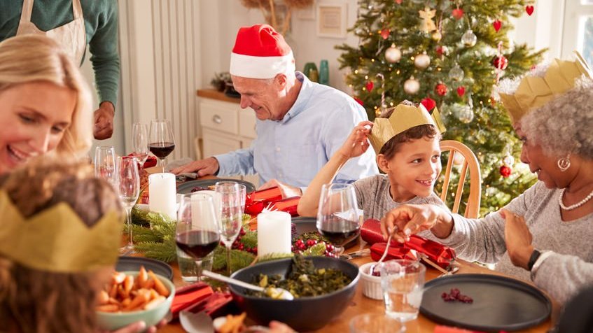 Família em ceia de Natal