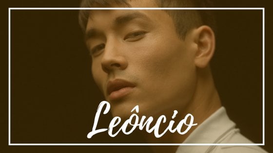 Siliangma / Getty Images / Canva Imagem de capa com o nome Leôncio em evidência. Ao fundo, imagem de um homem olhando para a câmera.