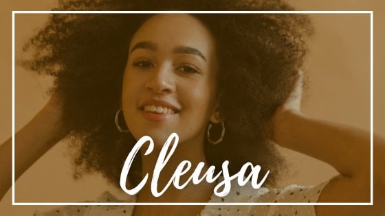 Polina Kovaleva / Canva / Mensagens Com Amor Mulher negra de cabelos crespos e o nome 'Cleusa' na frente.