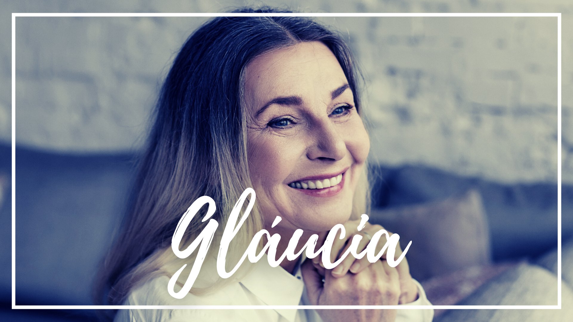 shurkin_son / Freepik / Canva / Mensagens Com Amor Uma mulher branca, madura, sorri. Ela está vestida com uma camisa branca.
