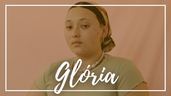 Retha Ferguson / Canva / Mensagens Com Amor Mulher branca com lenço na cabeça e o nome