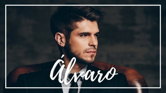 Mensagens Com Amor / Canva Homem de terno olhando para o lado
