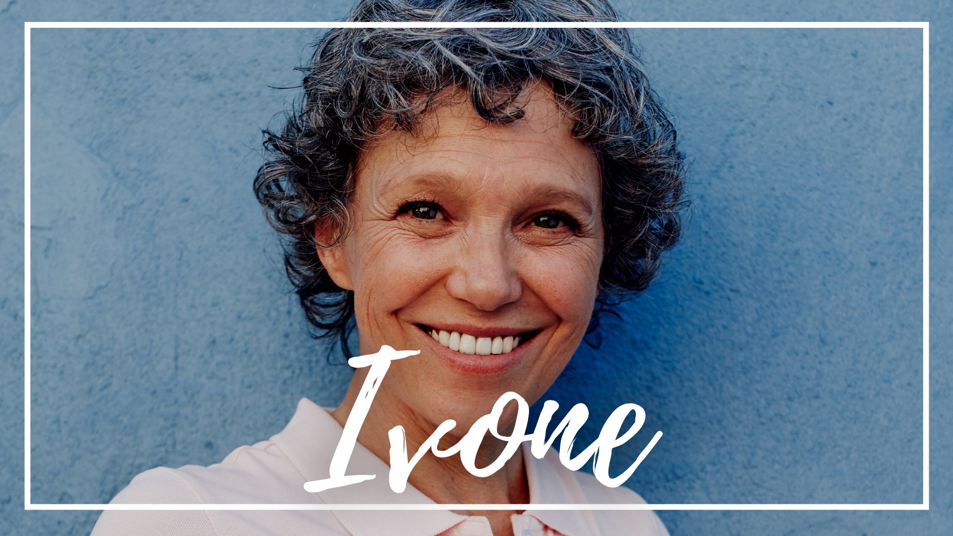 Jacob Lund de Canva / Canva / Mensagens Com Amor Uma mulher de cabelos curtos brancos sorrindo.