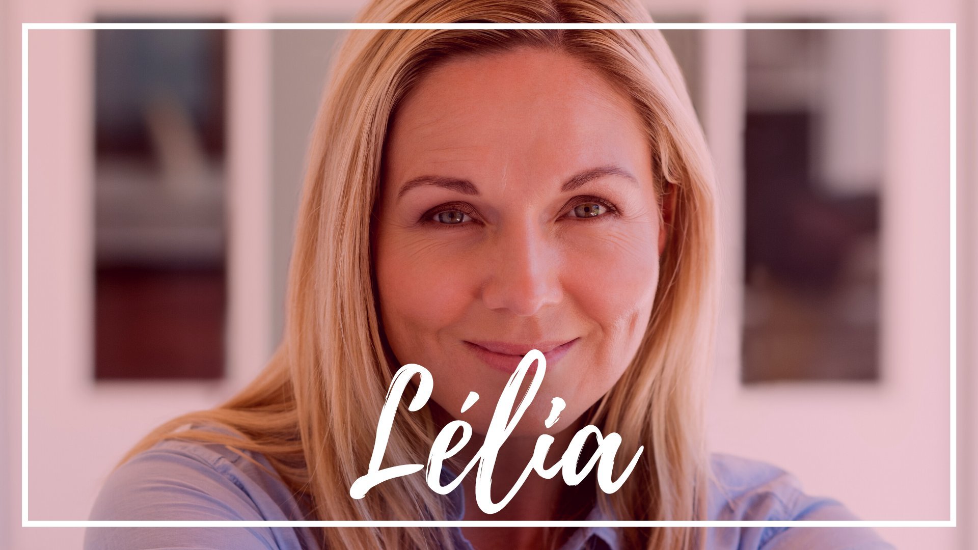 Rido / Canva / Mensagens Com Amor Uma mulher loira sorrindo.
