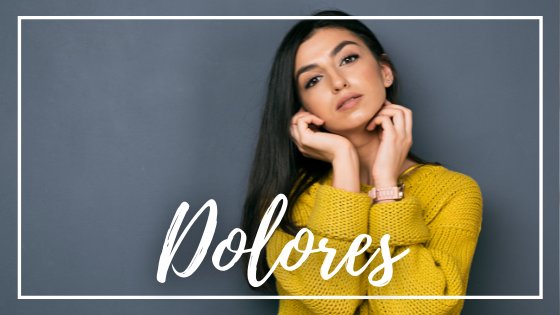 Mensagens Com Amor / Canva Mulher de amarelo olhando pra foto com fundo cinza