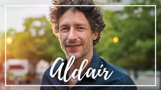 Mensagens Com Amor / Canva Homem sorrindo para a foto