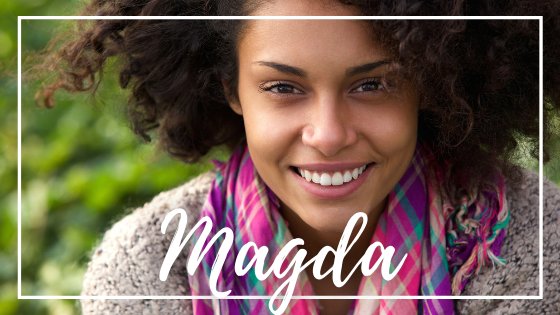 mimagephotography / 123RF / Canva Pro / Mensagens Com Amor Mulher negra de cabelo cacheado sorrindo e escrito