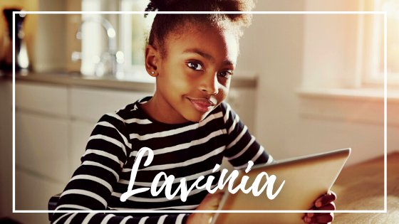 langstrup / 123RF / Mensagens com Amor / Canva Pro Menina negra sorrindo