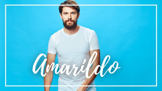 SHOTPRIME / Canva / Mensagens Com Amor Homem olhando para foto em fundo azul