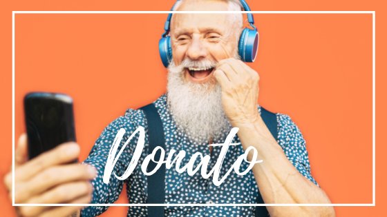 alessandrobiassioli / Canva / Mensagens Com Amor Homem de fone de ouvindo curtindo uma música em fundo laranja