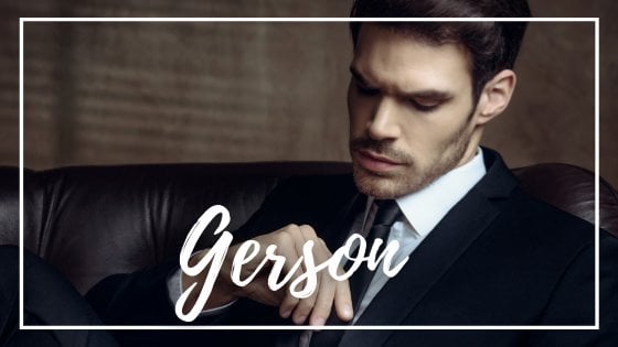 D-Keine / Canva / Mensagens Com Amor Homem olhando para mão