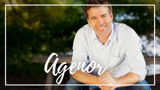 NADOFOTOS / Canva / Mensagens Com Amor Homem sentado sorrindo para foto