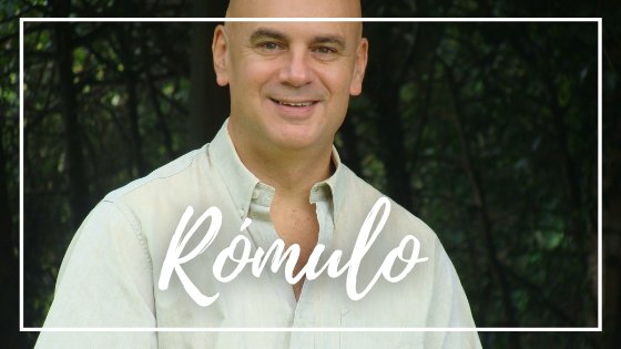eirigoyen / Canva / Mensagens Com Amor Homem sorrindo para foto