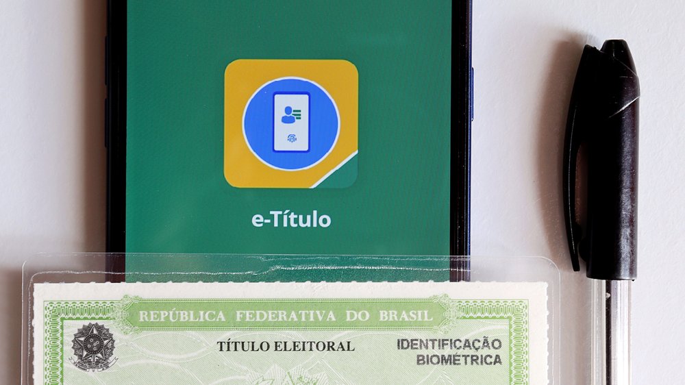 Imagem do título de eleitor e do e-título