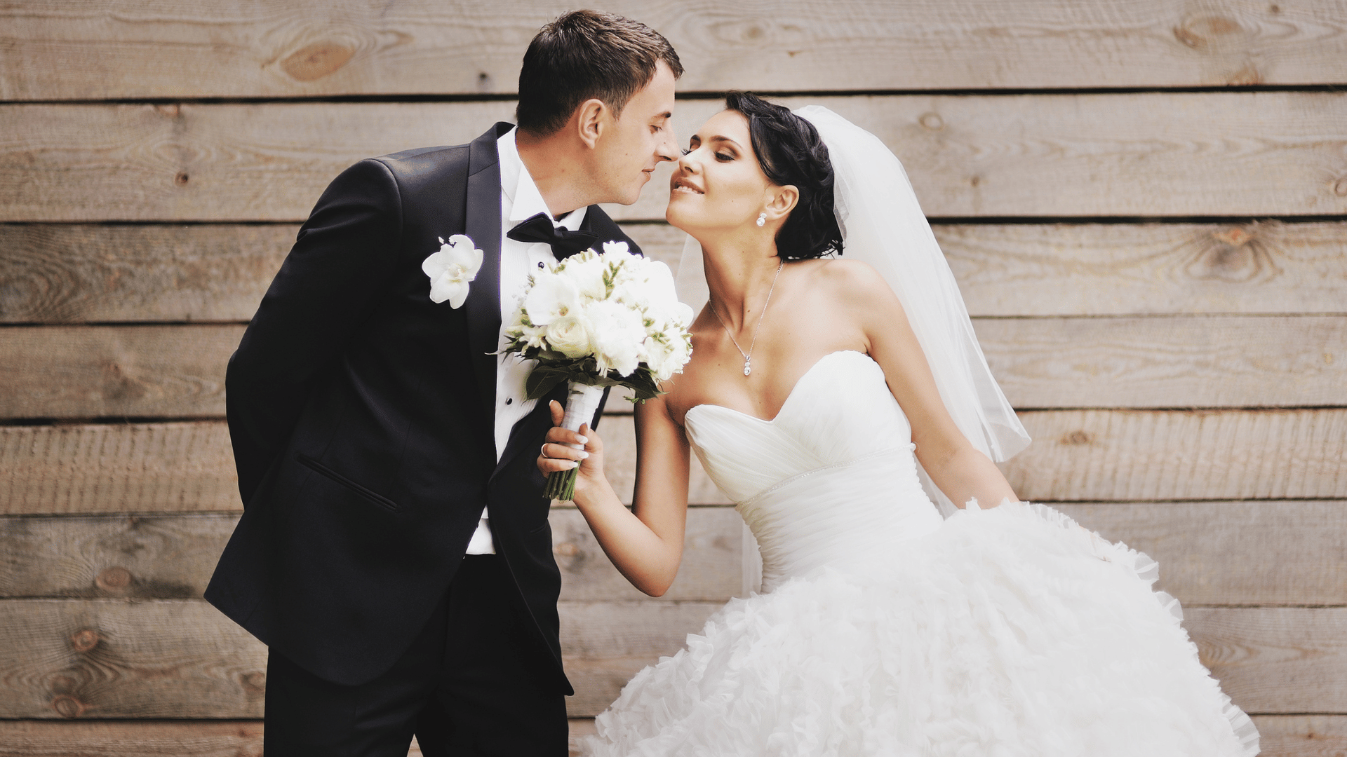 Casal feliz e casados.