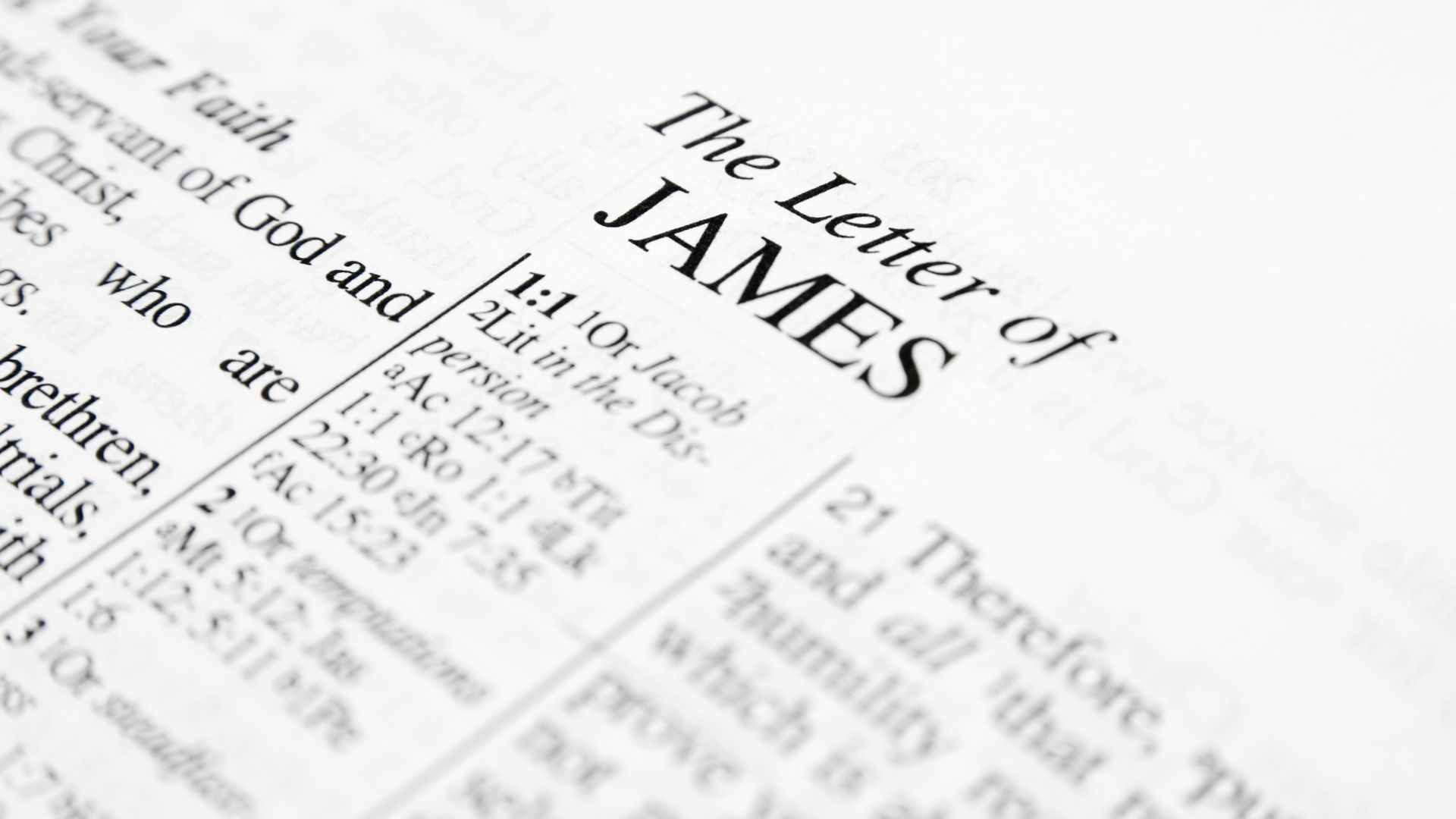 Bíblia aberta no livro de Tiago (escrito em inglês - The Letter of james)